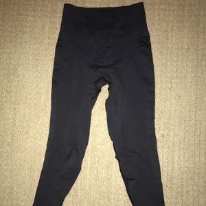 Lululemon gray capris leggings